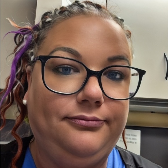 Meet your Posher, Crystal - Picture 1 of 2